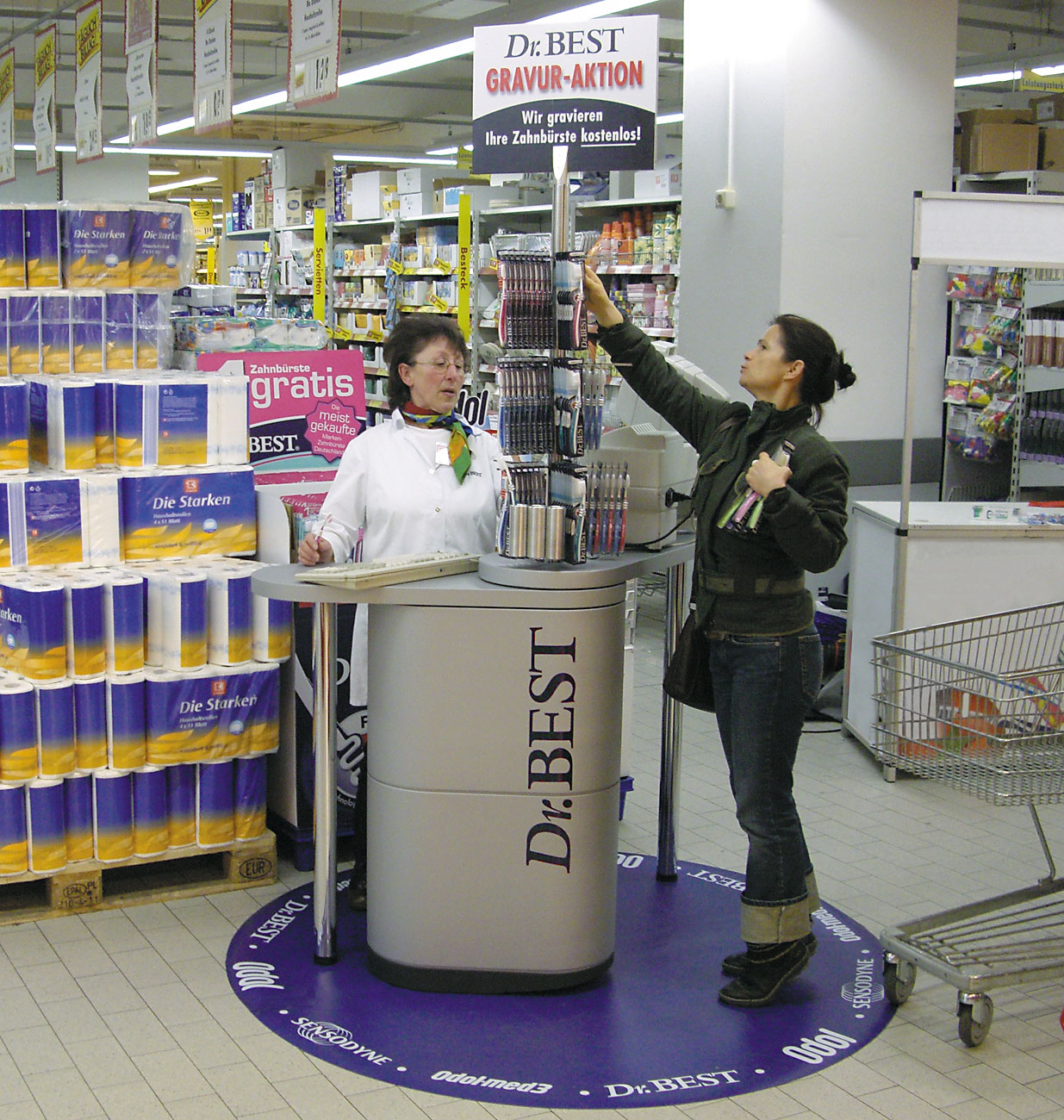 Messetheke in der Farbe Silber mit Logo